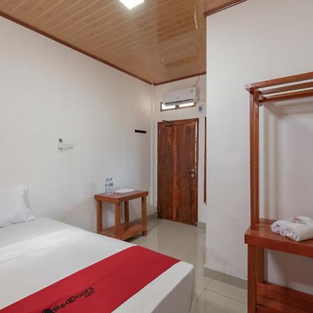 Reddoorz Syariah Near Jakabaring Sport City Palembang Exterior foto