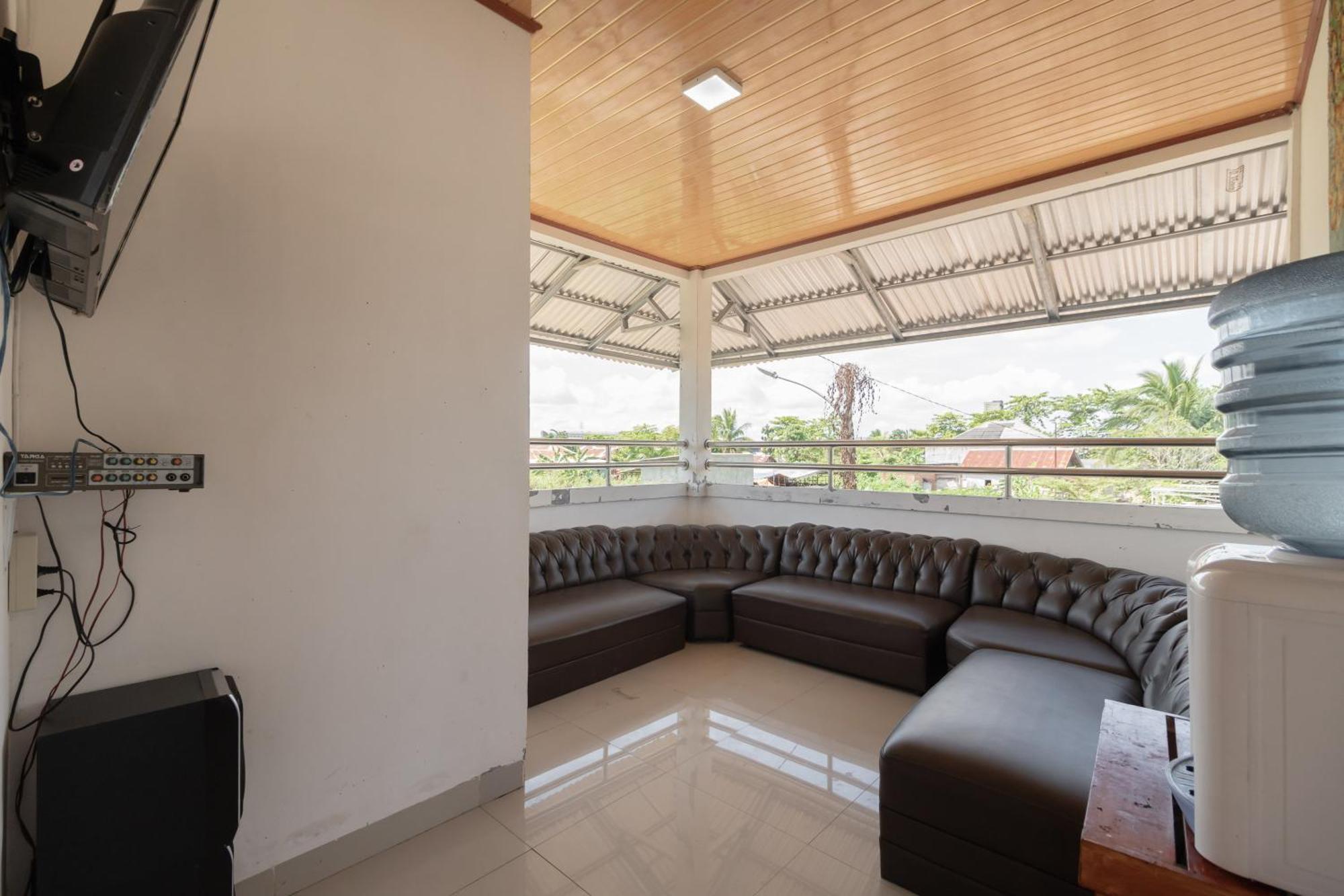 Reddoorz Syariah Near Jakabaring Sport City Palembang Exterior foto